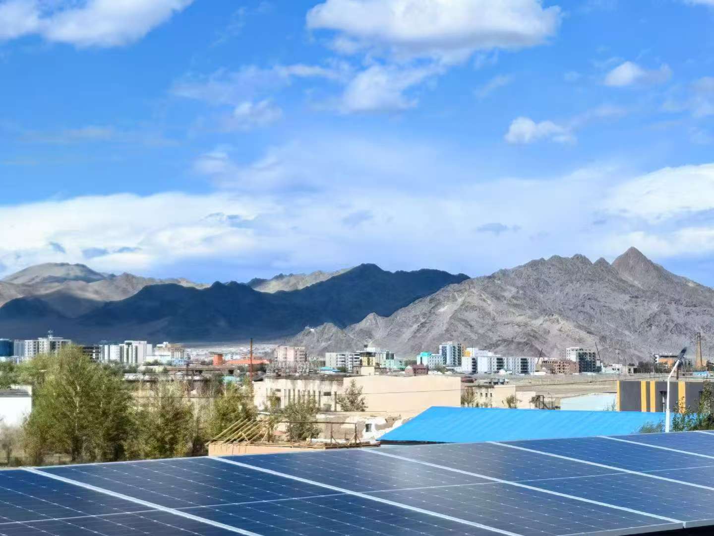 #htmlcaption14 Lynsa Solar production line